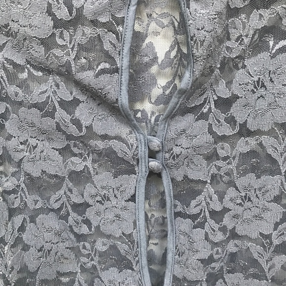 Aritzia Lace Crop Top Fog Open Button Back - Picture 5 of 5